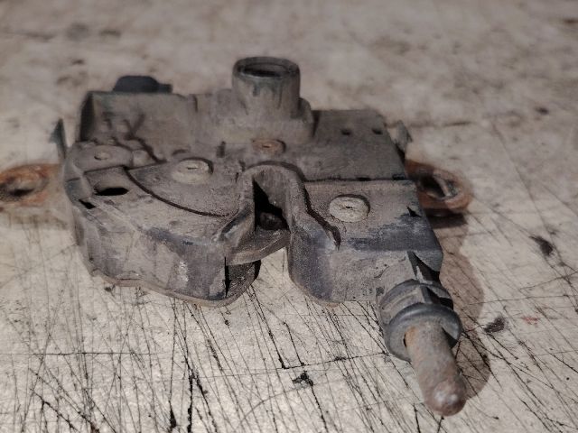 bontott FORD FOCUS I Csomagtérajtó Zárszerkezet