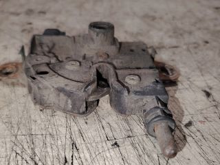 bontott FORD FOCUS I Csomagtérajtó Zárszerkezet