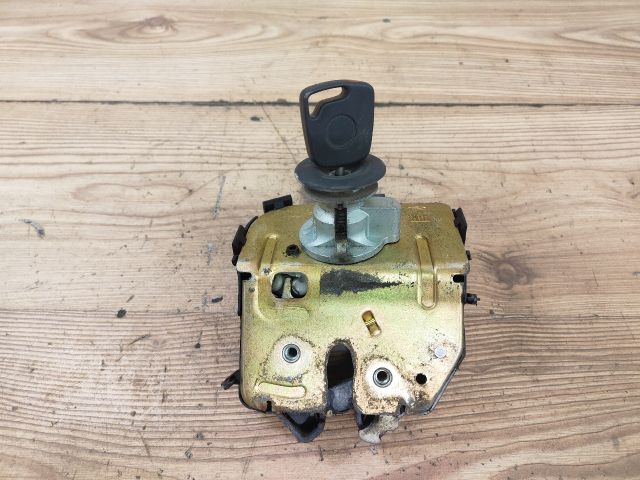 bontott FORD FOCUS I Csomagtérajtó Zárszerkezet