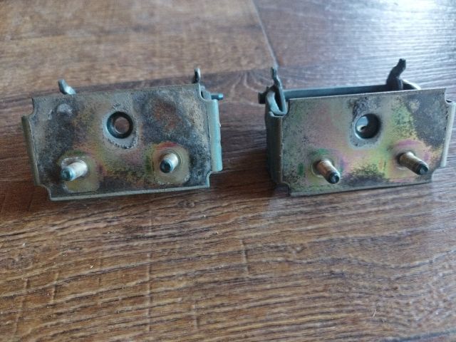 bontott FORD FOCUS I Csomagtérajtó Zsanér