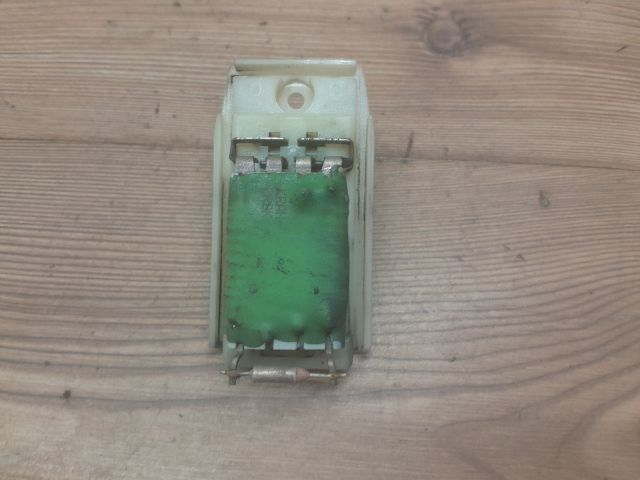 bontott FORD FOCUS I Előtét Ellenállás Fűtőmotor