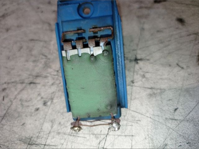 bontott FORD FOCUS I Előtét Ellenállás Fűtőmotor