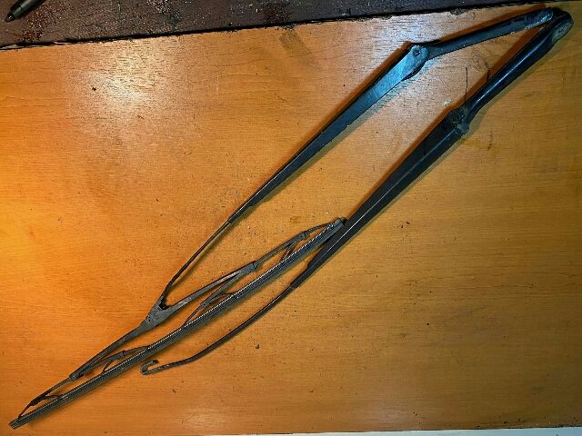 bontott FORD FOCUS I Első Ablaktörlő Kar