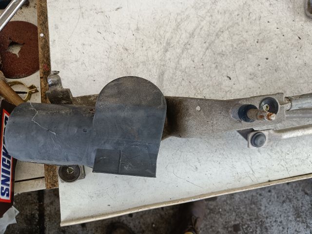 bontott FORD FOCUS I Első Ablaktörlő Szerkezet Motorral