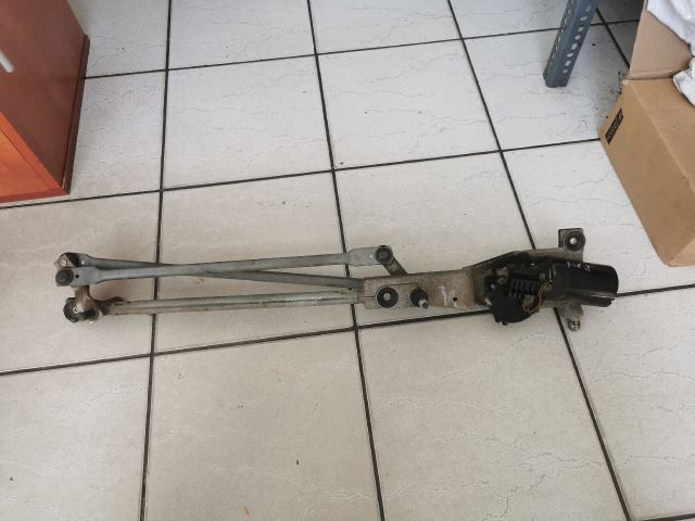 bontott FORD FOCUS I Első Ablaktörlő Szerkezet Motorral