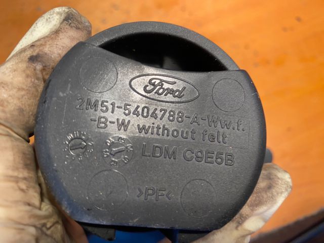 bontott FORD FOCUS I Első Hamutartó