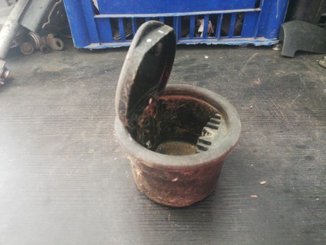 bontott FORD FOCUS I Első Hamutartó