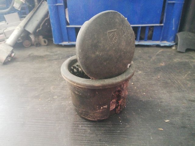 bontott FORD FOCUS I Első Hamutartó