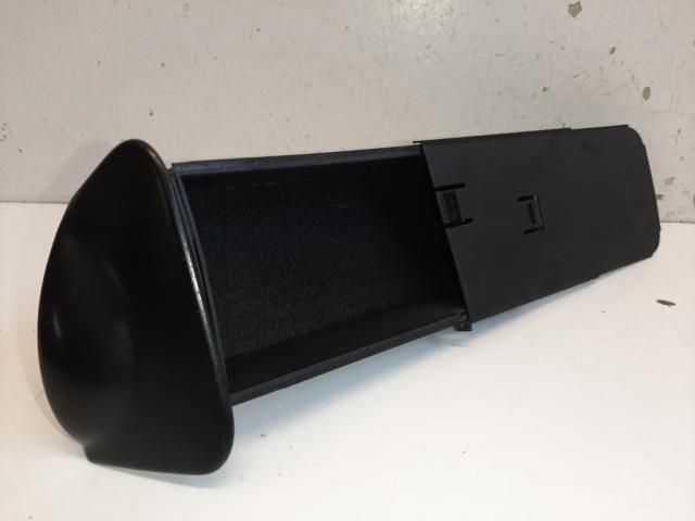 bontott FORD FOCUS I Első Hamutartó