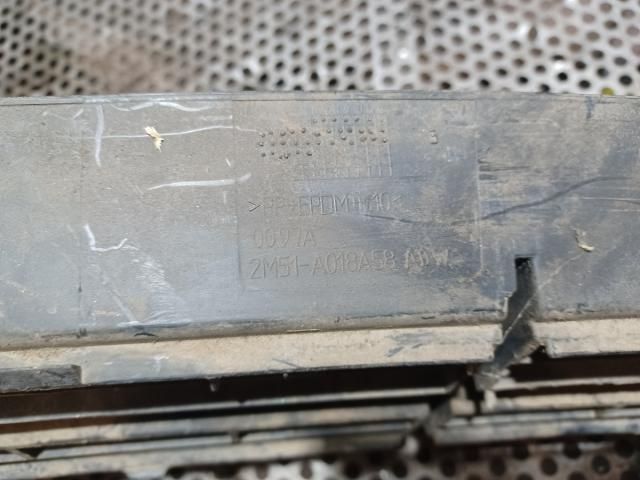 bontott FORD FOCUS I Első Lökhárító Alsó Középső Díszrács