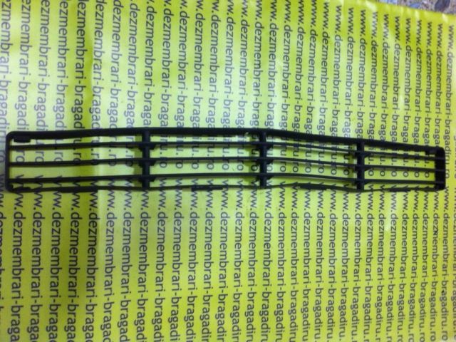 bontott FORD FOCUS I Első Lökhárító Alsó Középső Díszrács