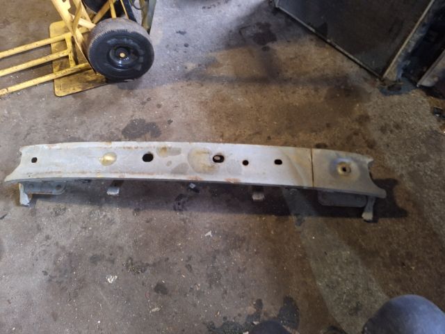 bontott FORD FOCUS I Első Lökhárító Merevítő (Fém)