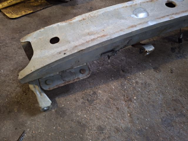 bontott FORD FOCUS I Első Lökhárító Merevítő (Fém)