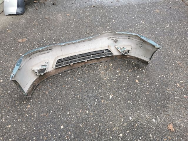 bontott FORD FOCUS I Első Lökhárító (Részeivel)