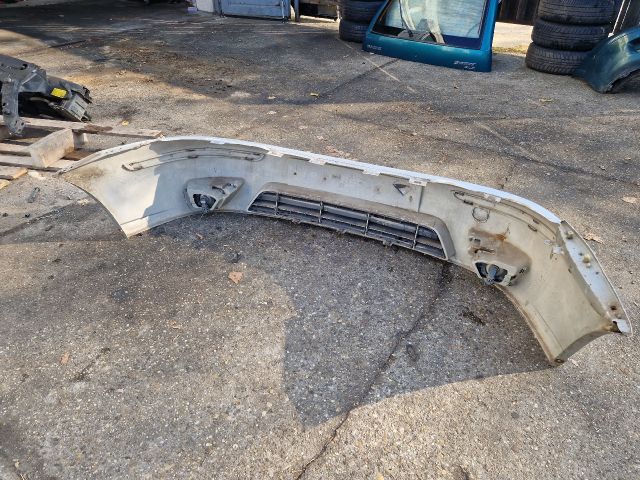 bontott FORD FOCUS I Első Lökhárító (Részeivel)