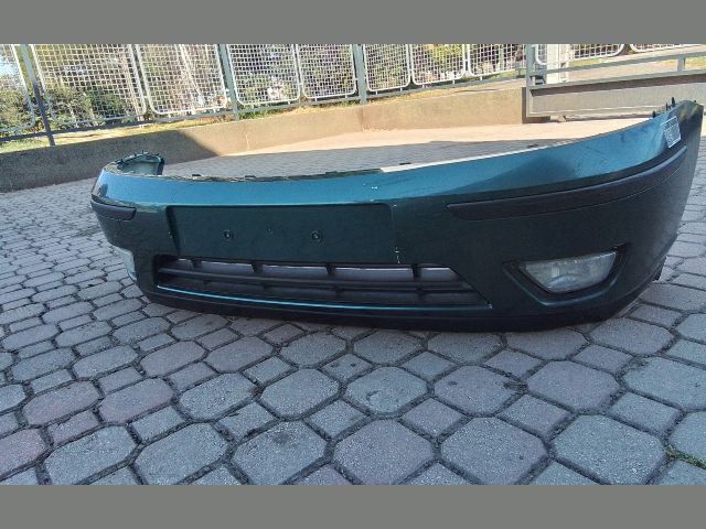 bontott FORD FOCUS I Első Lökhárító (Részeivel)