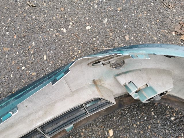 bontott FORD FOCUS I Első Lökhárító (Részeivel)