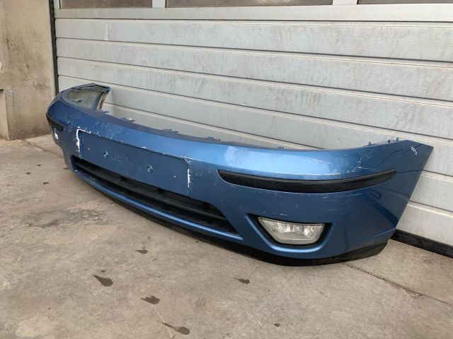 bontott FORD FOCUS I Első Lökhárító (Részeivel)