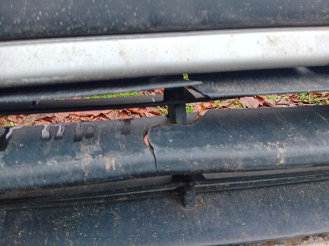 bontott FORD FOCUS I Első Lökhárító (Részeivel)