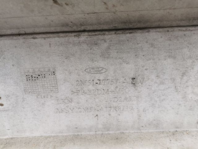 bontott FORD FOCUS I Első Lökhárító (Részeivel)