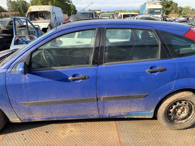 bontott FORD FOCUS I Első Lökhárító (Részeivel)