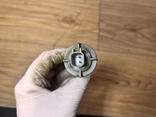 bontott FORD FOCUS I Fényszóró Izzó Foglalat