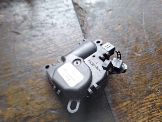 bontott FORD FOCUS I Fűtés Állító Motor