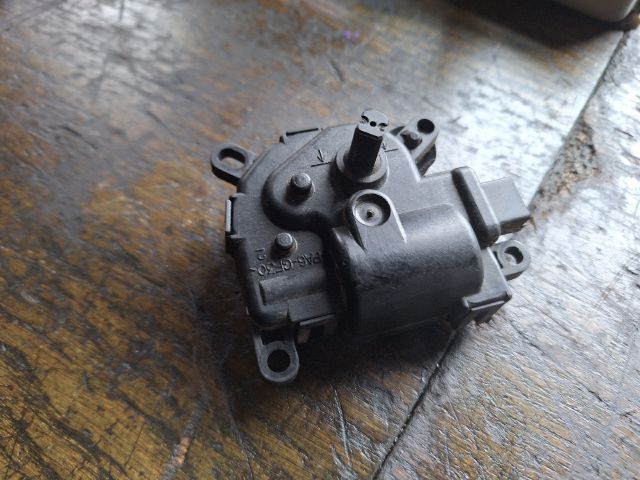 bontott FORD FOCUS I Fűtés Állító Motor