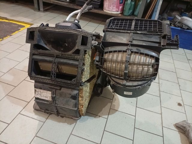 bontott FORD FOCUS I Fűtés Box