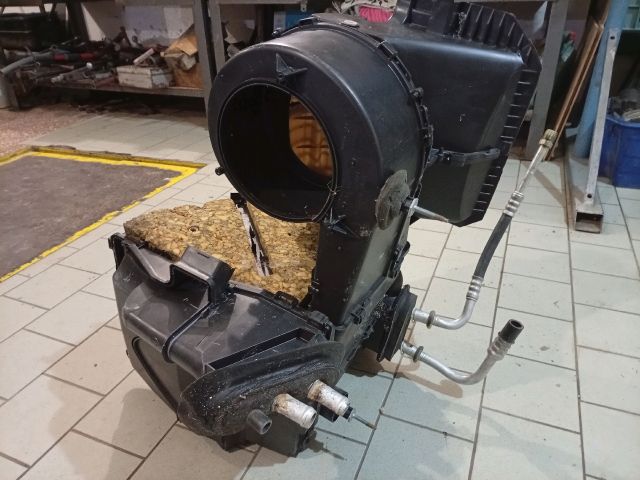 bontott FORD FOCUS I Fűtés Box