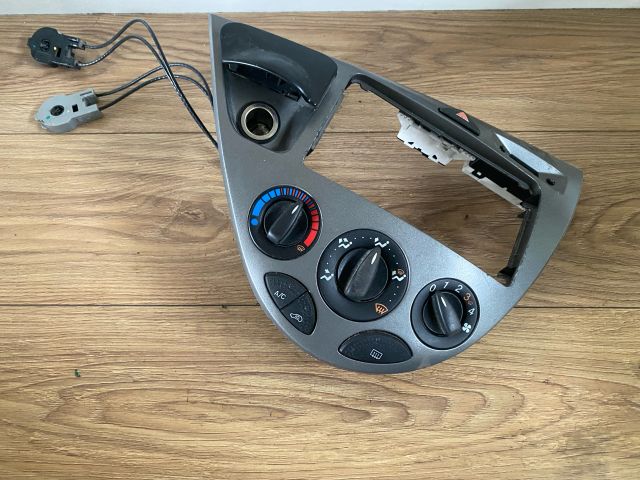 bontott FORD FOCUS I Fűtéskapcsoló (manuális klímás)