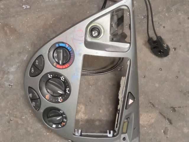 bontott FORD FOCUS I Fűtéskapcsoló (manuális klímás)