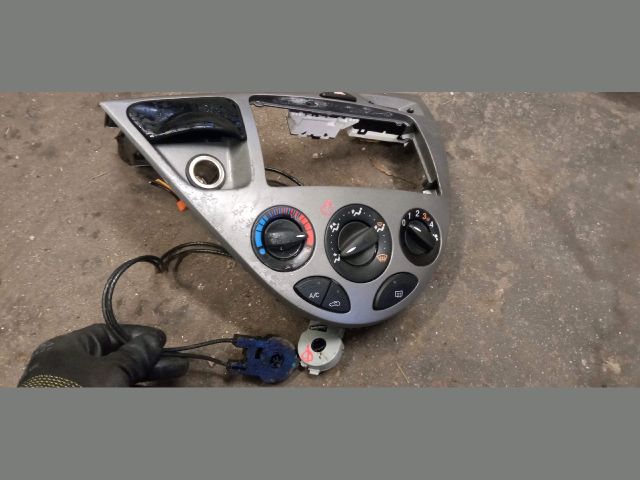 bontott FORD FOCUS I Fűtéskapcsoló (manuális klímás)