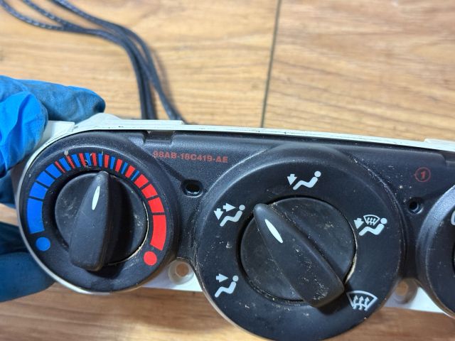 bontott FORD FOCUS I Fűtéskapcsoló (Nem klímás)