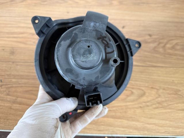 bontott FORD FOCUS I Fűtőmotor (Klímás)