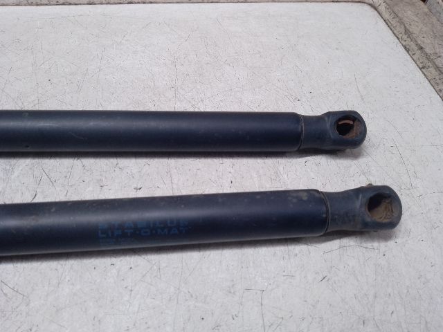 bontott FORD FOCUS I Gázrugós Kitámasztó Teleszkóp Pár Csomagtérajtó