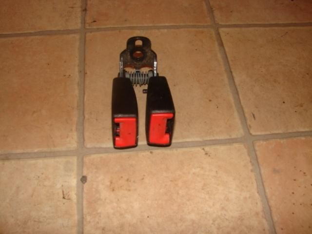 bontott FORD FOCUS I Hátsó középső Biztonsági Öv Csat