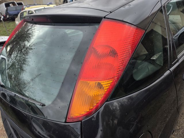 bontott FORD FOCUS I Hátsó Lökhárító (Részeivel)