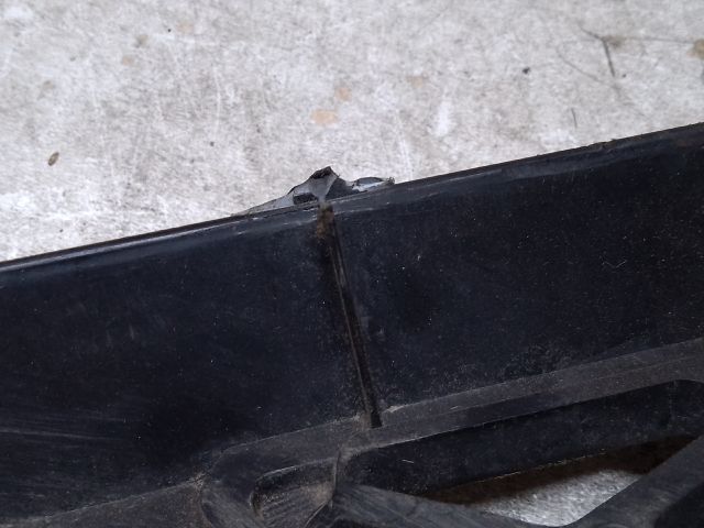 bontott FORD FOCUS I Hűtőrács