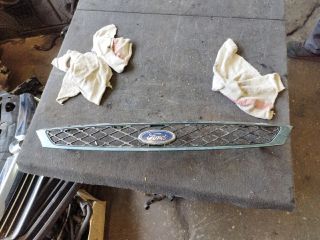 bontott FORD FOCUS I Hűtőrács