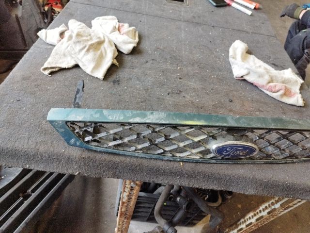 bontott FORD FOCUS I Hűtőrács