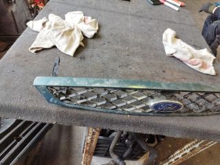 bontott FORD FOCUS I Hűtőrács