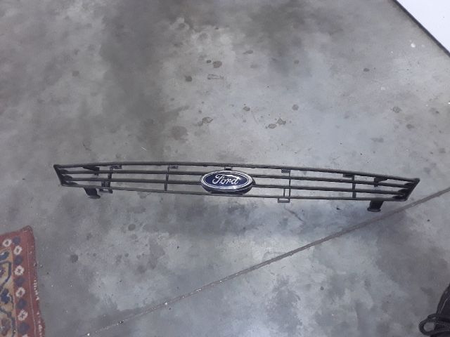 bontott FORD FOCUS I Hűtőrács
