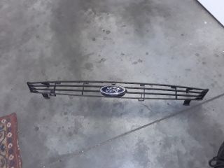 bontott FORD FOCUS I Hűtőrács