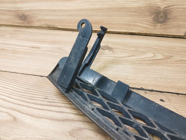 bontott FORD FOCUS I Hűtőrács