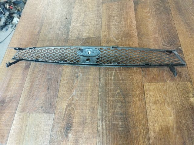 bontott FORD FOCUS I Hűtőrács