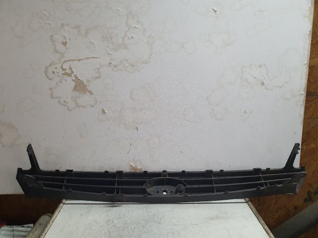 bontott FORD FOCUS I Hűtőrács