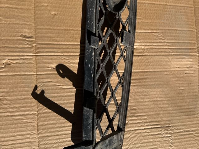 bontott FORD FOCUS I Hűtőrács