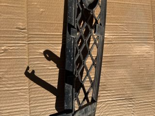 bontott FORD FOCUS I Hűtőrács