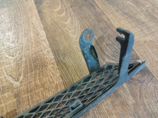 bontott FORD FOCUS I Hűtőrács